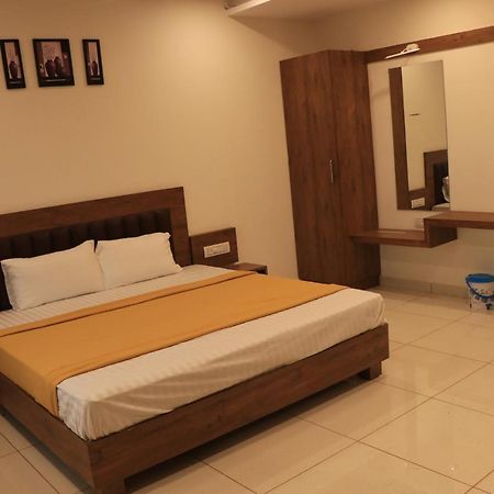 Hotel Viraj Residency Bhuj Eksteriør billede