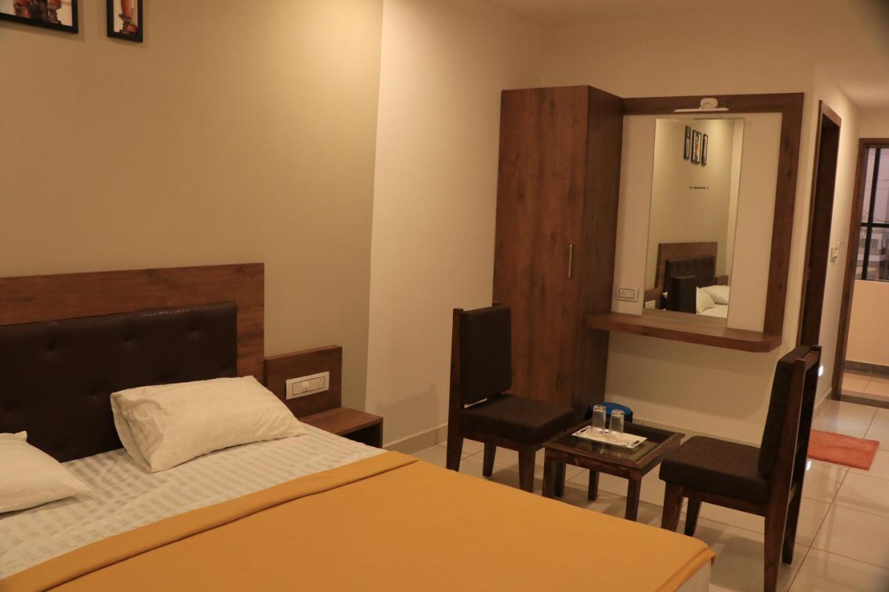 Hotel Viraj Residency Bhuj Eksteriør billede