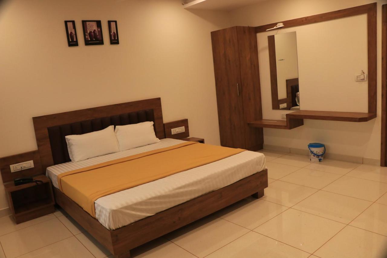 Hotel Viraj Residency Bhuj Eksteriør billede
