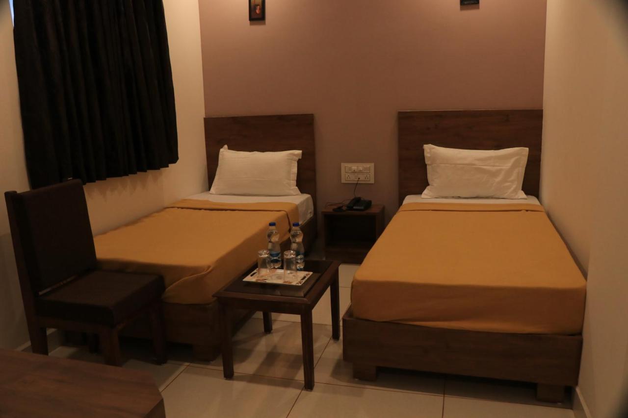 Hotel Viraj Residency Bhuj Eksteriør billede