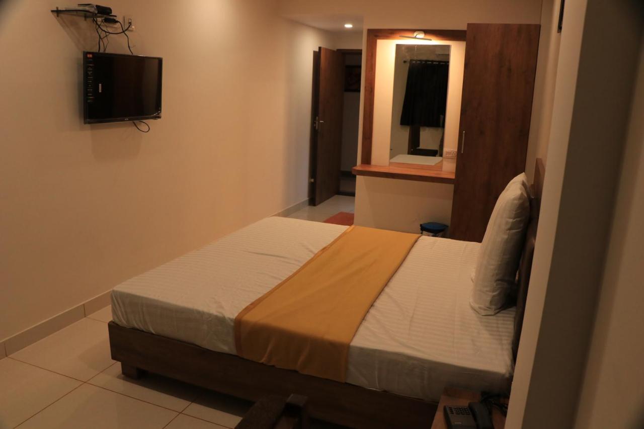 Hotel Viraj Residency Bhuj Eksteriør billede