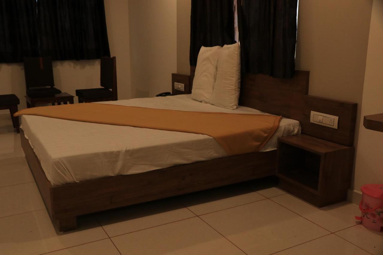 Hotel Viraj Residency Bhuj Eksteriør billede