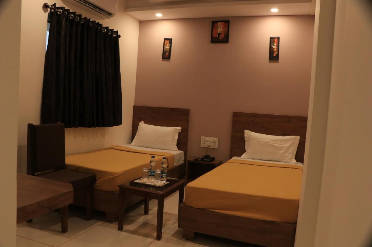 Hotel Viraj Residency Bhuj Eksteriør billede