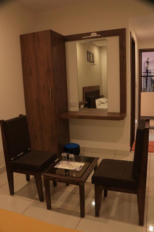 Hotel Viraj Residency Bhuj Eksteriør billede