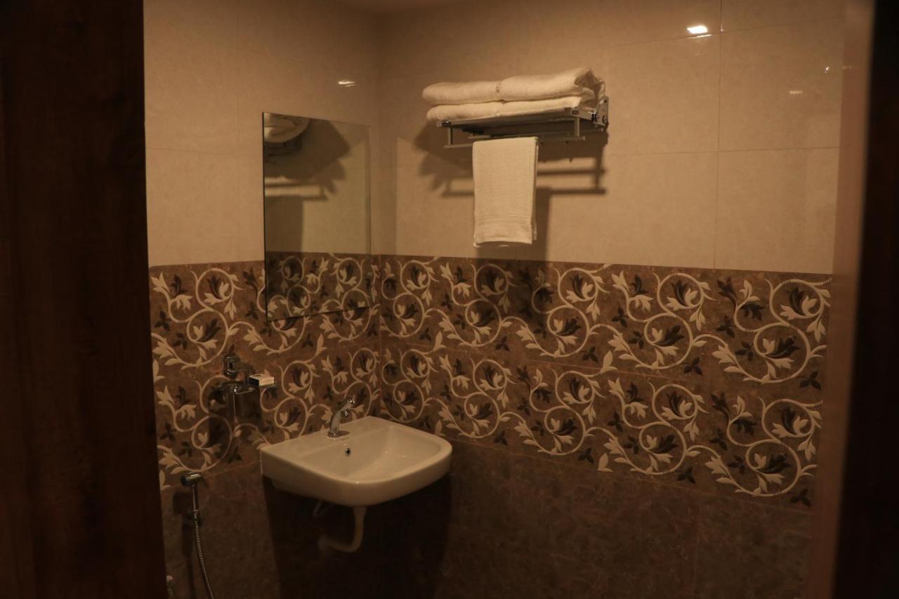 Hotel Viraj Residency Bhuj Eksteriør billede