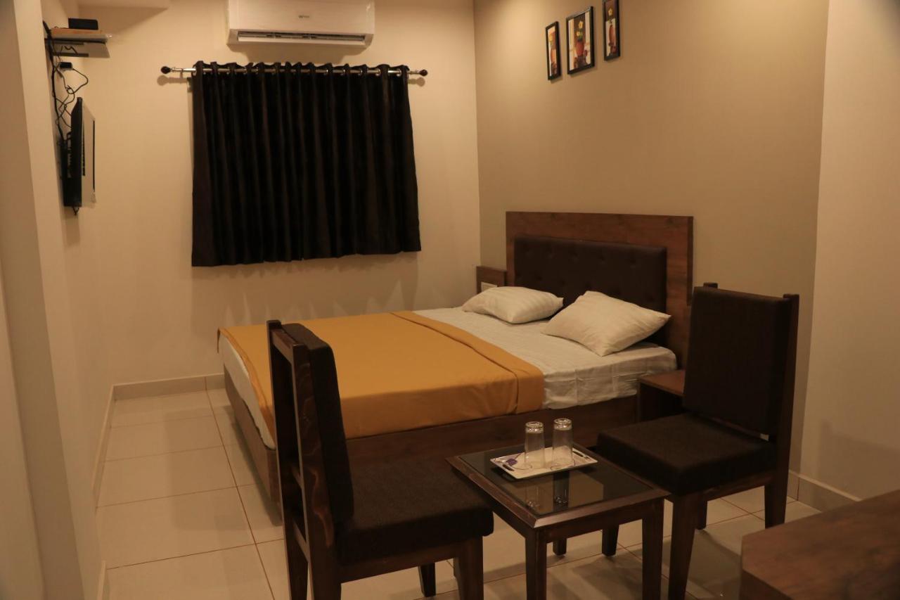 Hotel Viraj Residency Bhuj Eksteriør billede